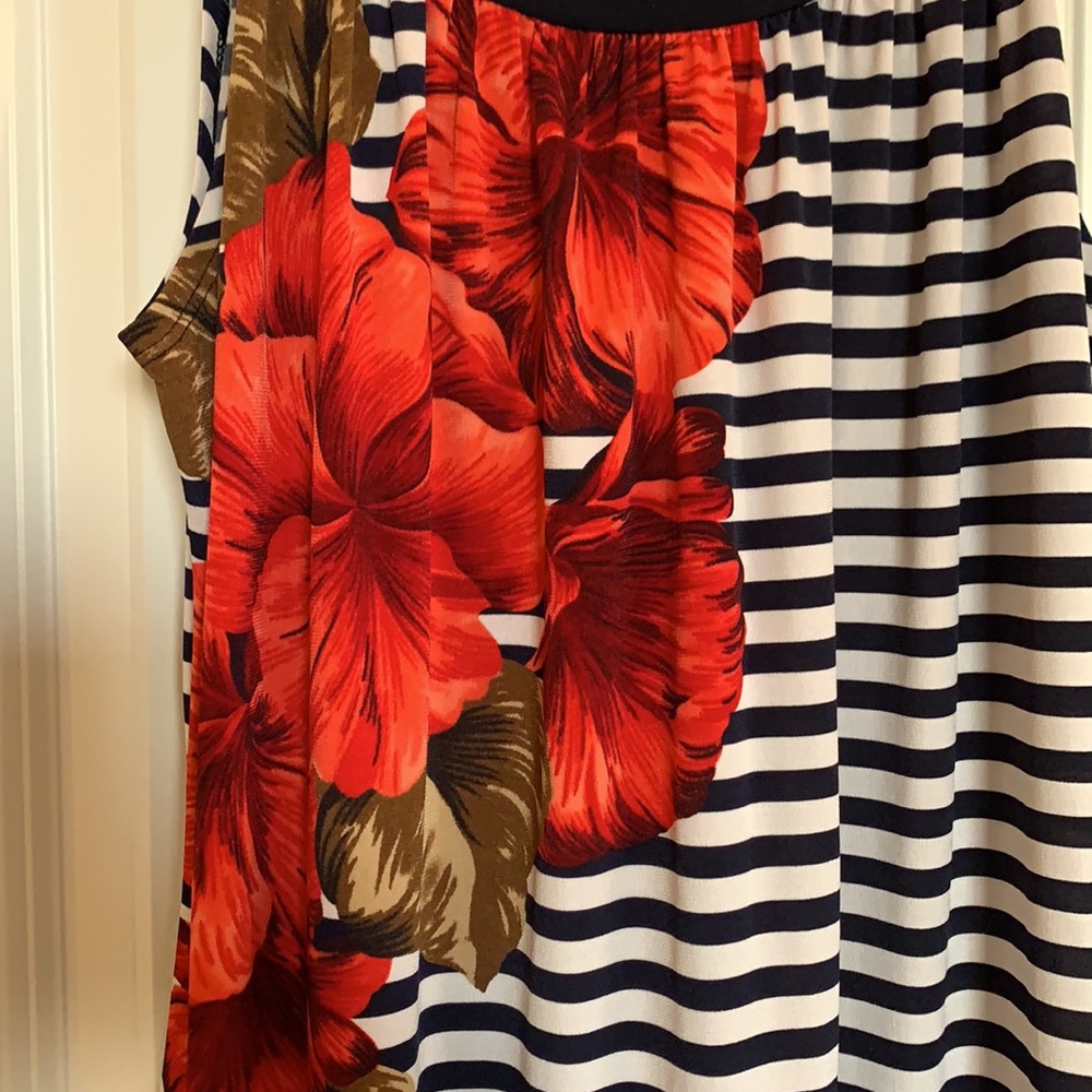 Ladies tunic - Picture 2 of 3
